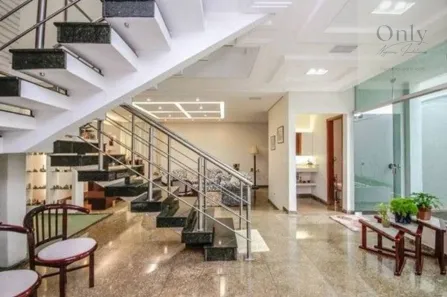 Sobrado com 5 Quartos à venda, 300m² no Parque Maria Domitila, São Paulo