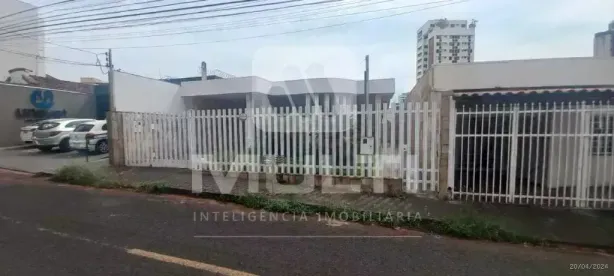Casa com 3 Quartos para alugar, 250m² no Fundinho, Uberlândia