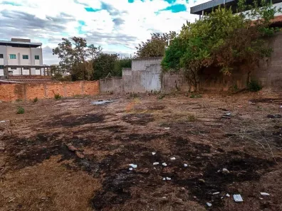 Lote/Terreno à venda, 360m² no Jardim Candelária, Divinópolis