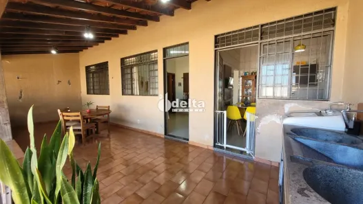 Casa com 1 Quarto à venda, 62m² no Santa Luzia, Uberlândia
