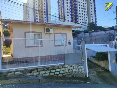 Casa com 2 Quartos para alugar, 55m² no Estreito, Florianópolis