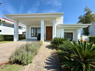 Casa de Condomínio com 4 Quartos à venda, 251m² no , Xangri-Lá