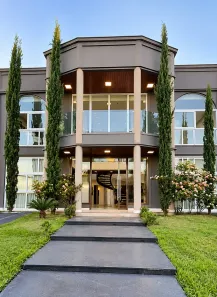 Casa de Condomínio com 5 Quartos para alugar, 600m² no Jardins Paris, Goiânia