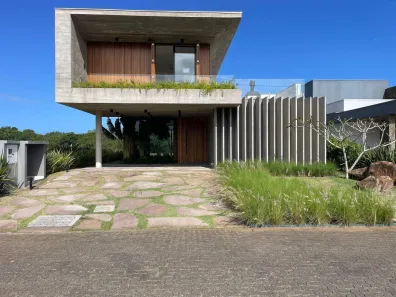 Casa com 4 Quartos à venda, 368m² no Torres, Torres