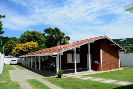 Casa com 4 Quartos à venda, 300m² no Lagoa da Conceição, Florianópolis