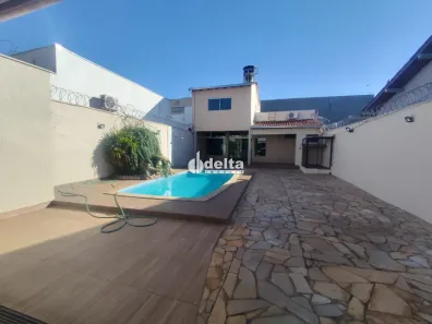 Casa com 3 Quartos à venda, 220m² no Daniel Fonseca, Uberlândia