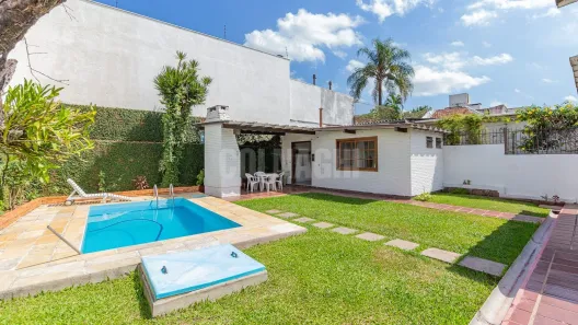 Casa com 3 Quartos à venda, 370m² no Chácara das Pedras, Porto Alegre