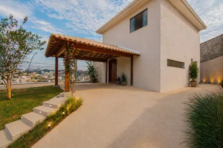 Casa com 3 Quartos à venda, 144m² no Bom Pastor, Juiz de Fora