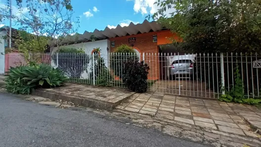 Casa com 3 Quartos à venda, 246m² no Jardim Santa Augusta, Poços de Caldas