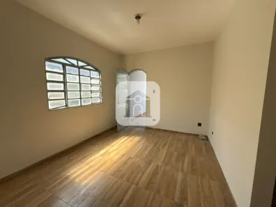 Imóvel Comercial com 3 Quartos para alugar, 150m² no Nossa Senhora Aparecida, Uberlândia