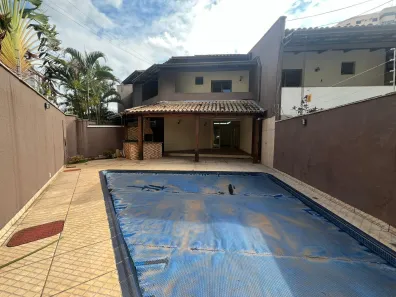 Sobrado com 4 Quartos à venda, 222m² no Nova Suiça, Goiânia