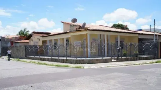 Casa com 4 Quartos à venda, 300m² no Grageru, Aracaju
