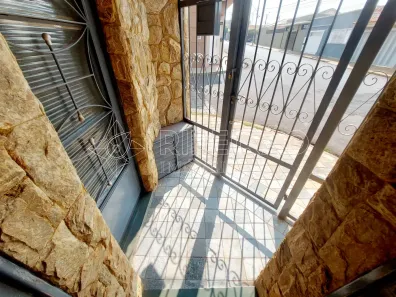Casa com 3 Quartos para alugar, 190m² no Vila Tibério, Ribeirão Preto