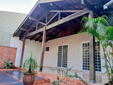 Casa com 3 Quartos para alugar, 229m² no Alpes, Londrina