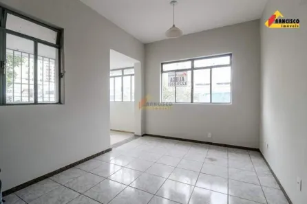 Casa com 4 Quartos para alugar, 222m² no Centro, Divinópolis