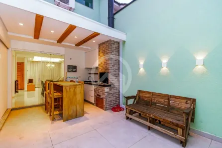 Sobrado com 3 Quartos para alugar, 180m² no Uberaba, Curitiba