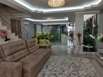 Sobrado com 3 Quartos à venda, 191m² no Balneário Perequê, Porto Belo