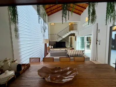 Casa de Condomínio com 3 Quartos para alugar, 250m² no Santa Regina, Camboriú