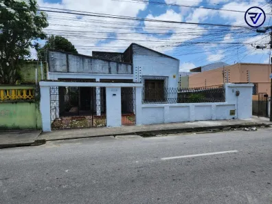 Casa com 3 Quartos à venda, 622m² no Montese, Fortaleza