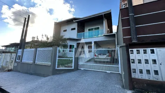 Sobrado com 3 Quartos à venda, 196m² no Vila Nova, Joinville