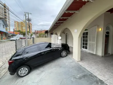 Casa com 3 Quartos à venda, 180m² no Trindade, Florianópolis