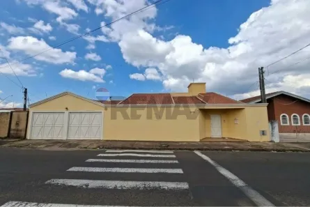 Casa com 3 Quartos à venda, 850m² no Centro, Botucatu