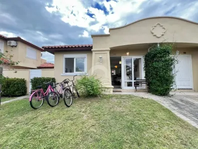 Casa de Condomínio com 2 Quartos à venda, 118m² no XANGRI-LÁ, Xangri-lá