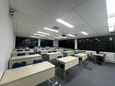Sala Comercial para alugar, 256m² no Liberdade, São Paulo