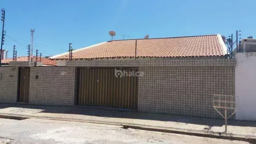 Casa com 3 Quartos à venda, 200m² no Jóquei, Teresina
