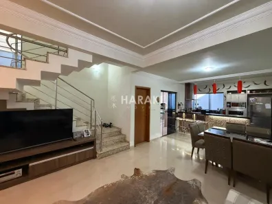 Sobrado com 3 Quartos à venda, 194m² no Jardim Itália, Maringá