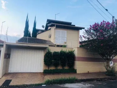 Sobrado com 2 Quartos à venda, 176m² no Vila José Bonifácio, Araraquara