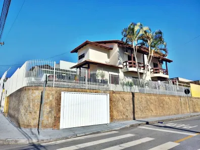 Casa com 4 Quartos à venda, 187m² no Barreiros, São José