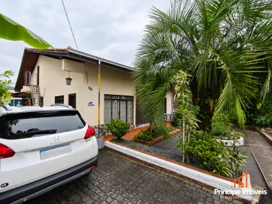 Casa com 3 Quartos à venda, 230m² no Boa Vista, Joinville