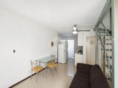 Casa com 2 Quartos para alugar, 80m² no Vila Nova, Porto Alegre