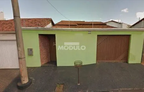 Casa com 3 Quartos para alugar, 130m² no Cidade Jardim, Uberlândia