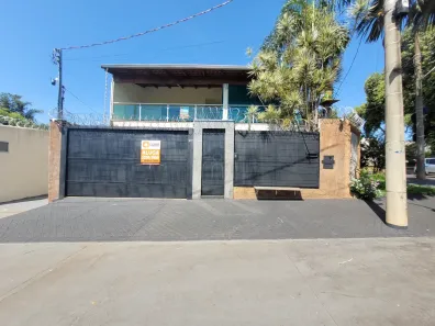 Sobrado com 4 Quartos para alugar, 250m² no Jaraguá, Uberlândia