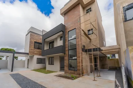 Sobrado com 3 Quartos à venda, 120m² no Uberaba, Curitiba