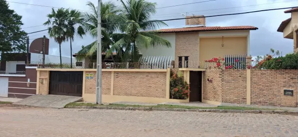 Casa com 3 Quartos para alugar, 330m² no Candelária, Natal
