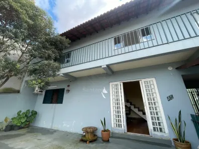 Casa com 3 Quartos à venda, 200m² no Alpes, Londrina