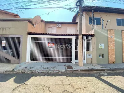 Sobrado com 2 Quartos para alugar, 77m² no Jardim Jockey Club, Campo Grande