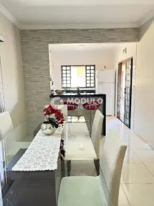 Casa com 3 Quartos à venda, 168m² no Santa Rosa, Uberlândia
