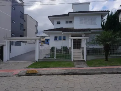 Casa com 3 Quartos à venda, 204m² no Comerciário, Criciúma