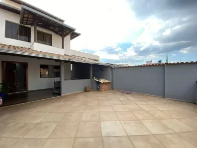 Casa com 3 Quartos à venda, 145m² no Jardim Riacho das Pedras, Contagem