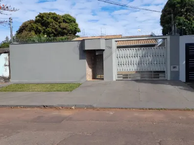 Casa com 3 Quartos para alugar, 130m² no Vila Marcos Roberto, Campo Grande