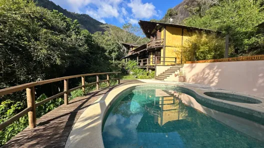 Casa de Condomínio com 4 Quartos à venda, 290m² no Pedro do Rio, Petrópolis