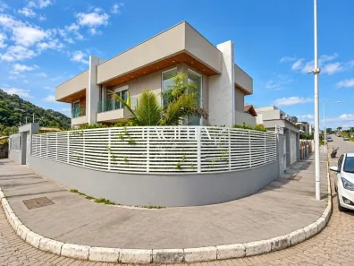 Casa com 3 Quartos para alugar, 250m² no Rio Tavares, Florianópolis