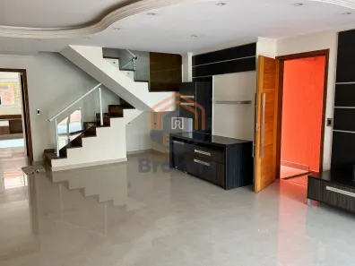 Sobrado com 3 Quartos à venda, 348m² no Vila Galvão, Jundiaí
