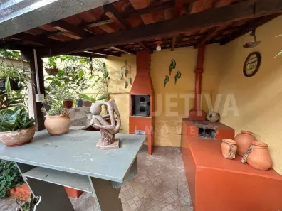 Casa com 3 Quartos à venda, 230m² no Saraiva, Uberlândia
