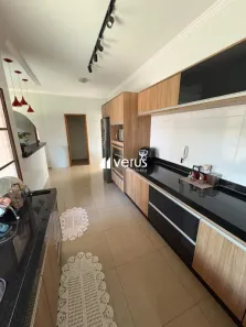 Casa com 2 Quartos à venda, 210m² no Jardim Ipanema, Uberlândia
