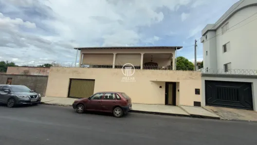 Casa com 4 Quartos à venda, 320m² no São José, Montes Claros